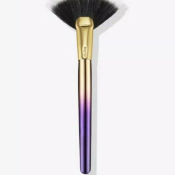 TARTE Rainforest of the Sea Highlighting Fan Brush $30 NIB - Picture 1 of 5